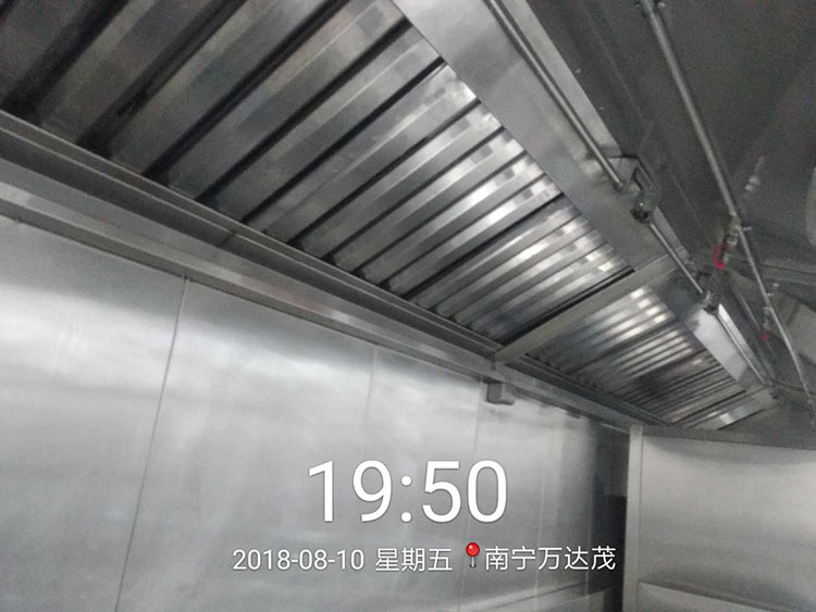 南寧萬達油煙管道清洗(圖1) 南寧萬達油煙管道清洗(圖1)